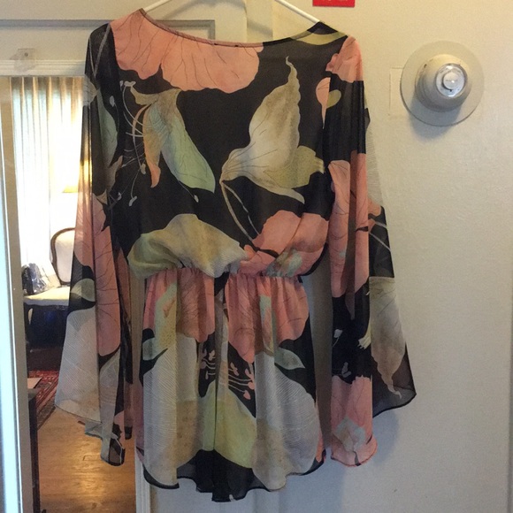 FLORAL SHORT ROMPER! - Picture 2 of 4